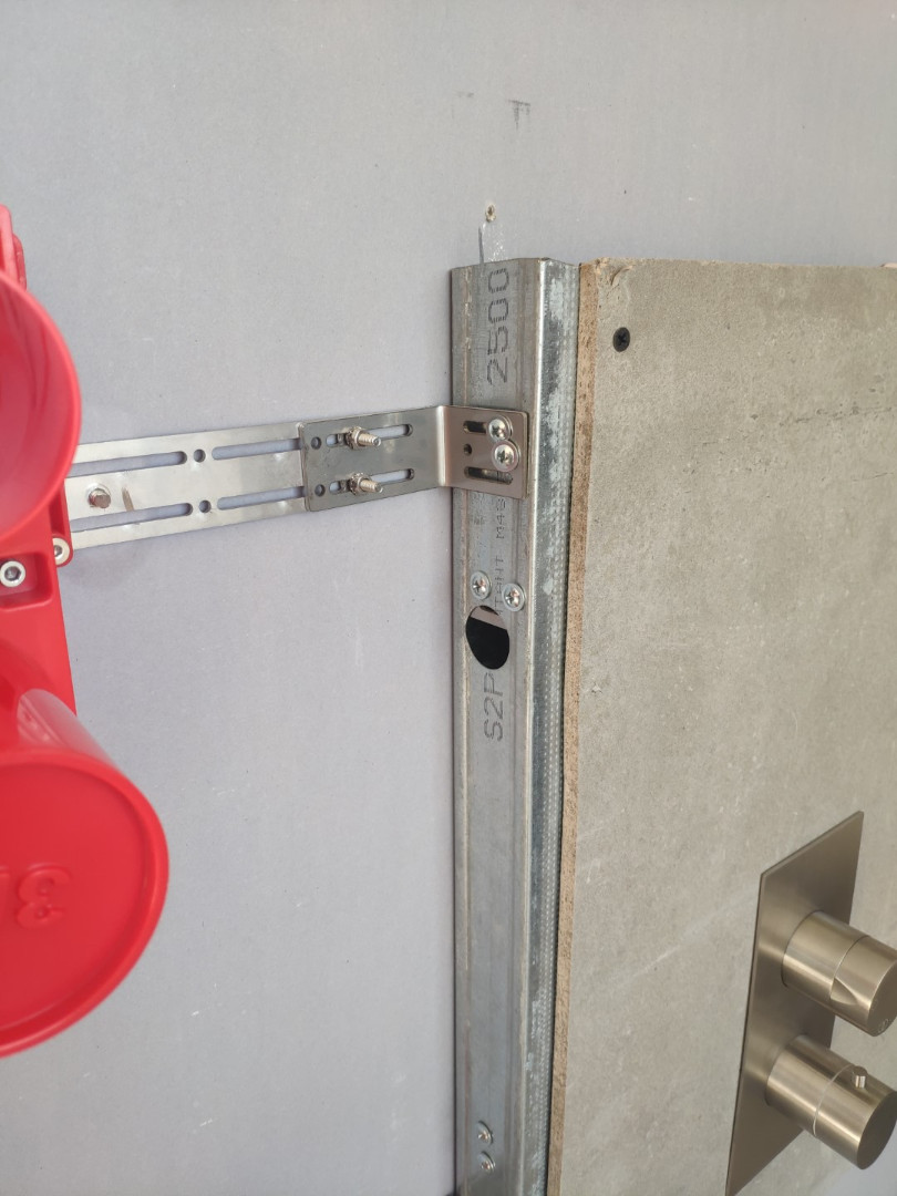 Кронштейн для установки в гипсокартонную стену